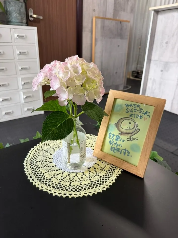 会員様から、素敵な紫陽花と手作りのレースマットをいただきまし...